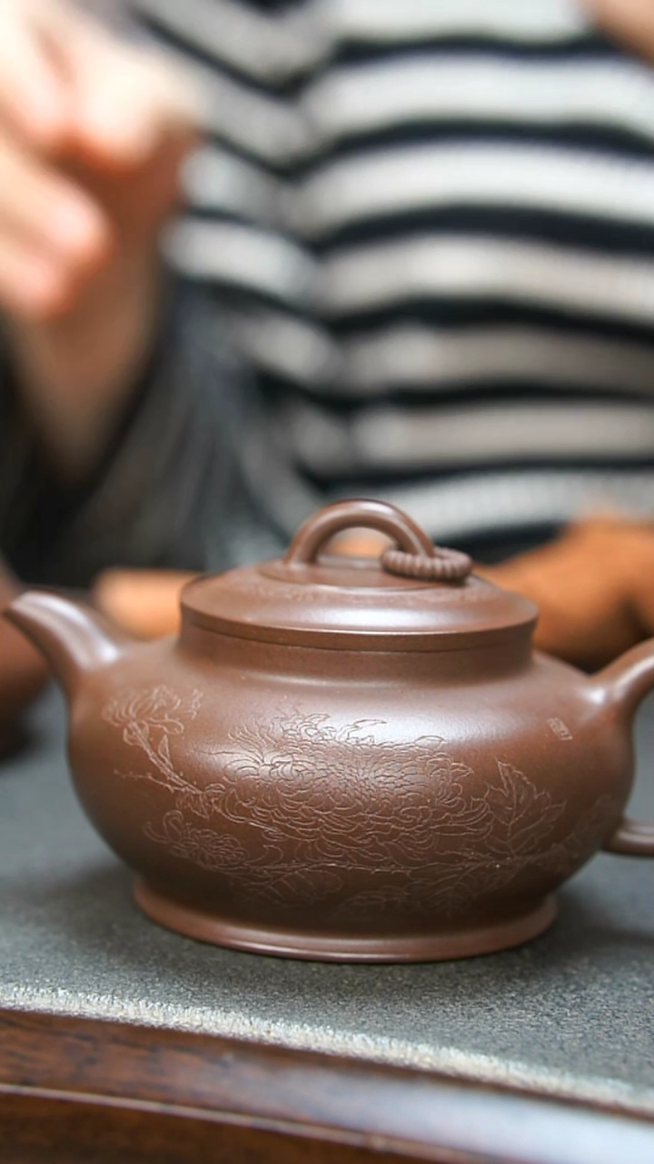 【闪购商品】紫砂茶壶紫泥刻绘菊花壶