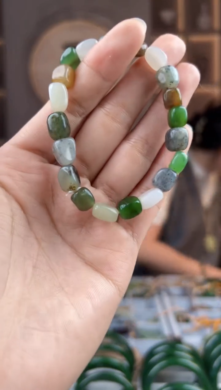 颈饰未镶嵌和田玉拍一发一，拍一发一