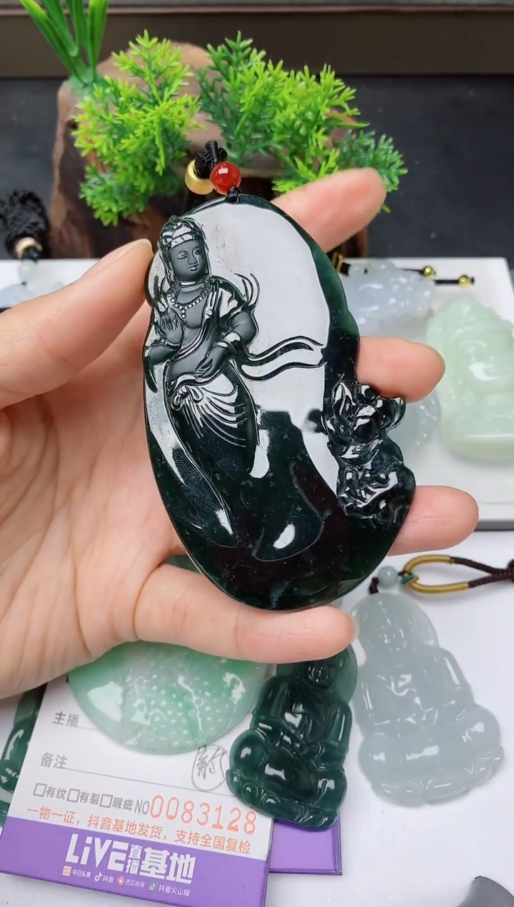 【闪购商品】翡翠颈饰未镶嵌          