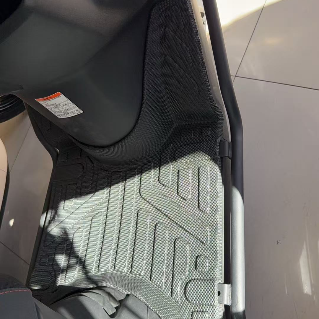 豪爵UFD125脚垫摩托车大包围摩托车脚踏垫改装用品防水防滑加厚