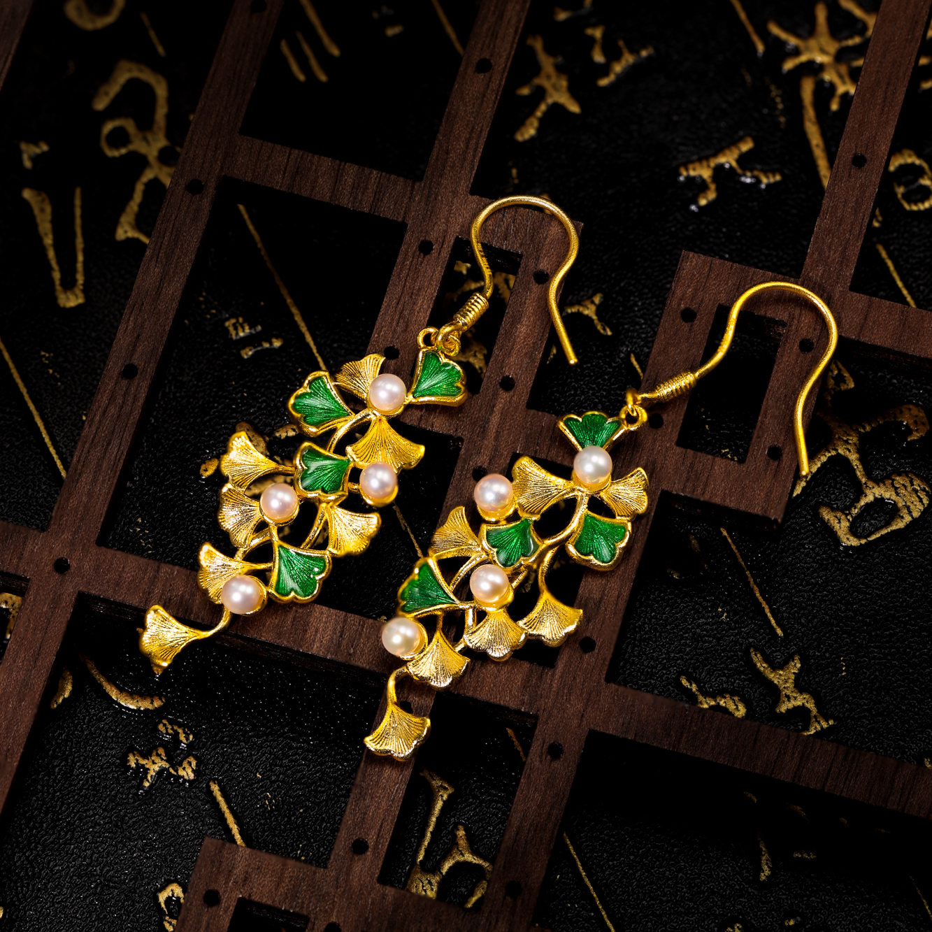 【萃华金店】雪满琼枝丨古法金足金透窗珐琅彩银杏珠珠耳饰CHE0080