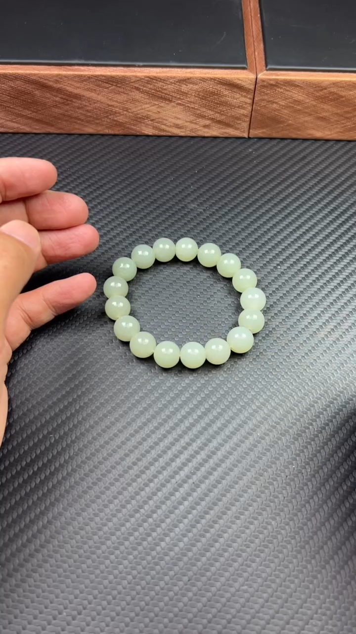 【闪购商品】和田玉手串未镶嵌且末微色差近矿卡12