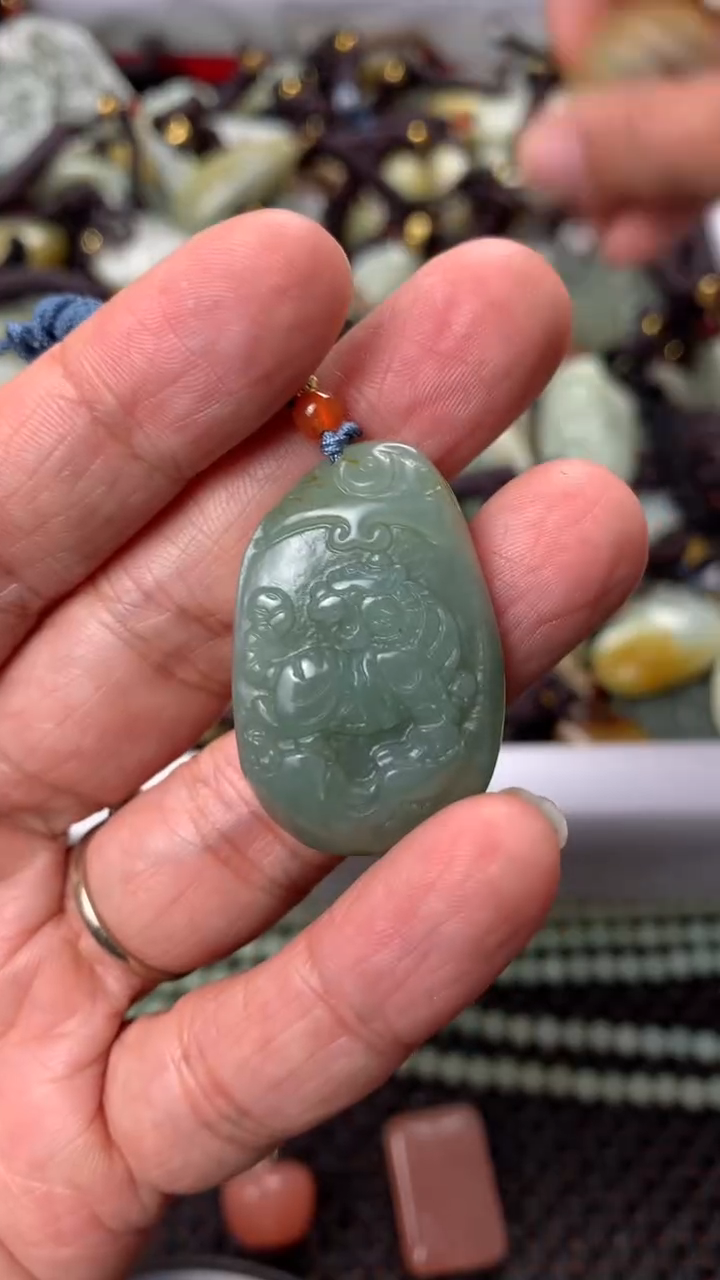 【闪购商品】和田玉颈饰未镶嵌多样性发货没有证书.拍一发一，有瑕