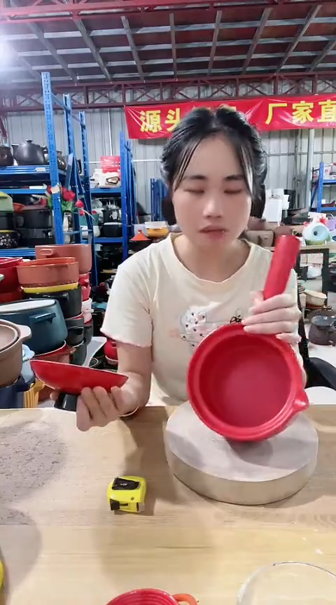 瑕疵红色手把奶锅带盖