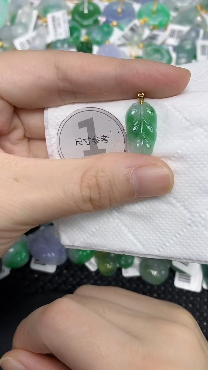 颈饰18K金镶嵌翡翠11111111111