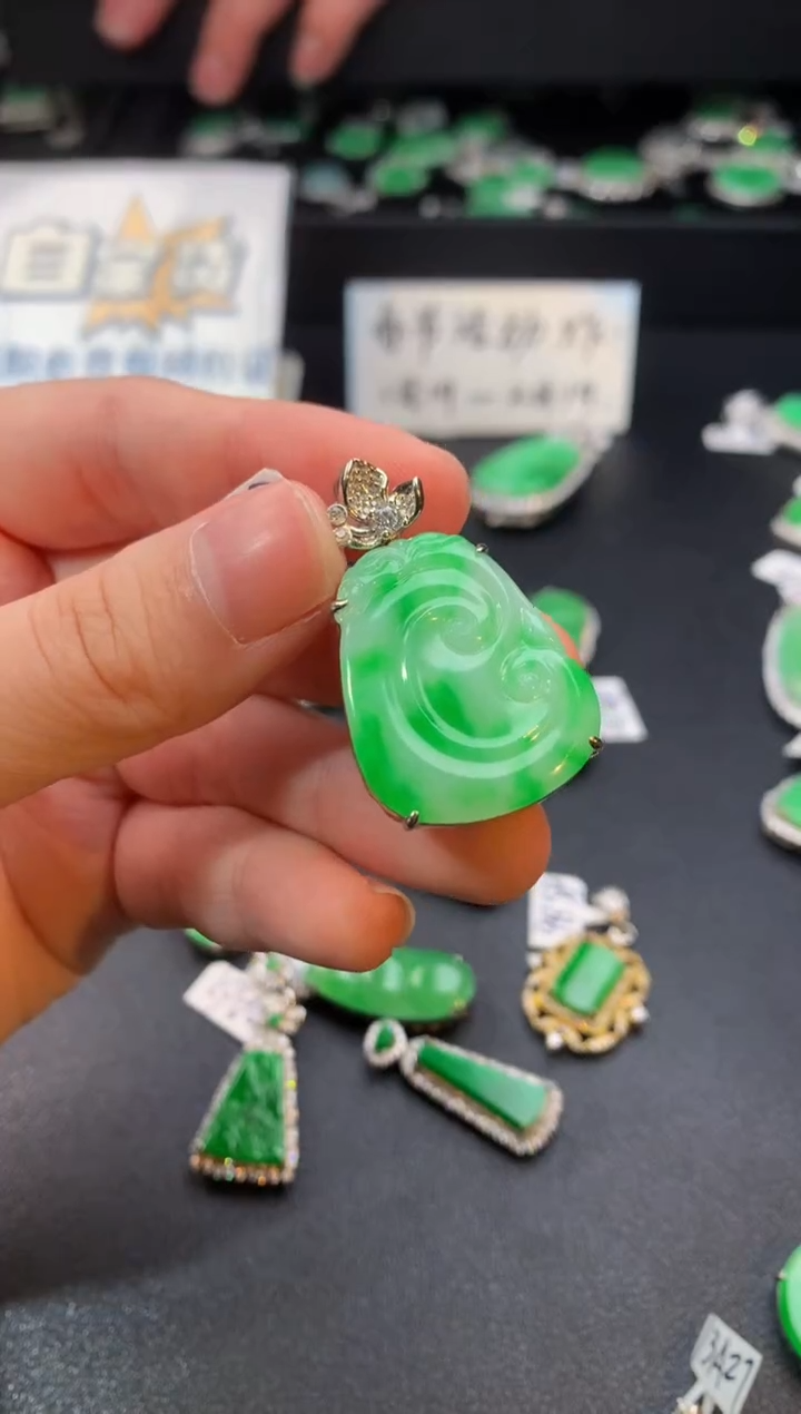 【闪购商品】翡翠颈饰银S925镶嵌翡翠