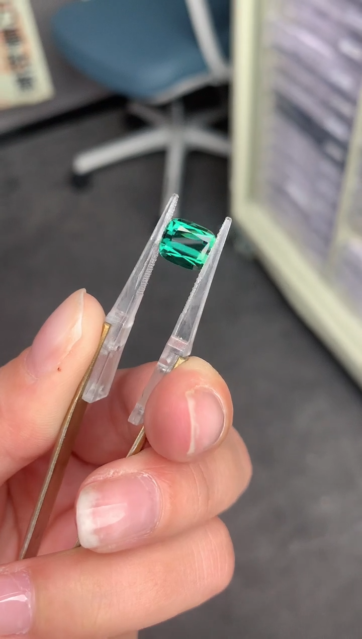 【闪购商品】碧玺裸石未镶嵌2.8ct绿碧玺