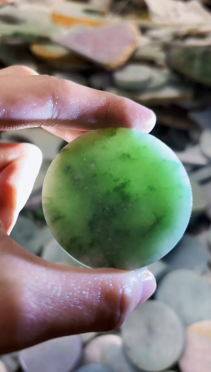 【闪购商品】翡翠颈饰未镶嵌A货吴玉1952