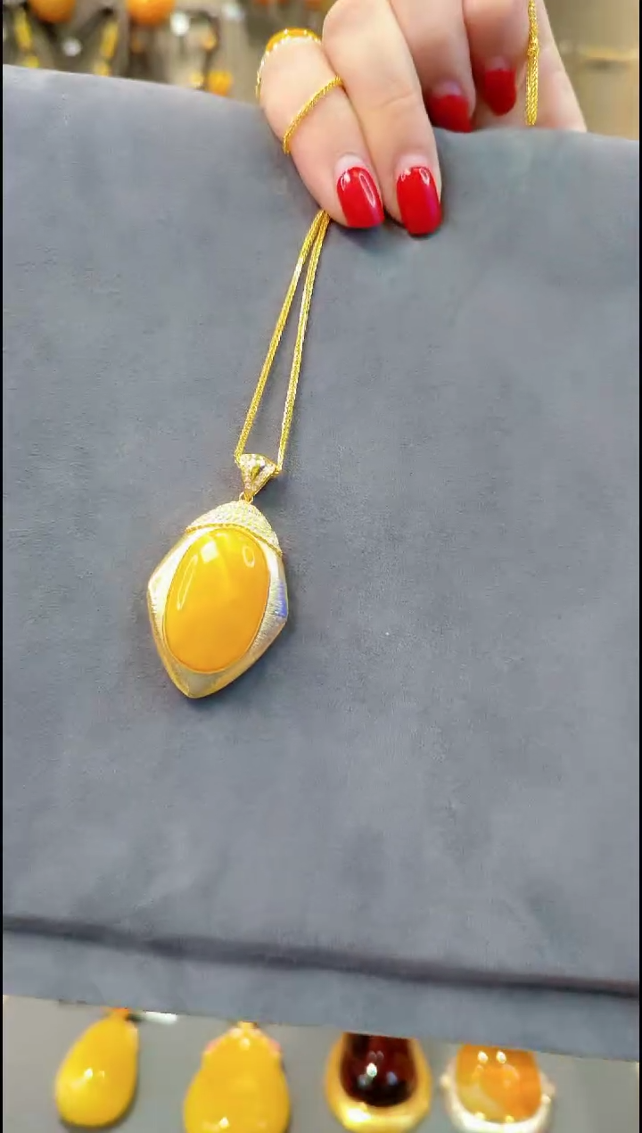 【闪购商品】蜜蜡吊坠(赠链)银S925镀金镶嵌H882蜜蜡吊坠