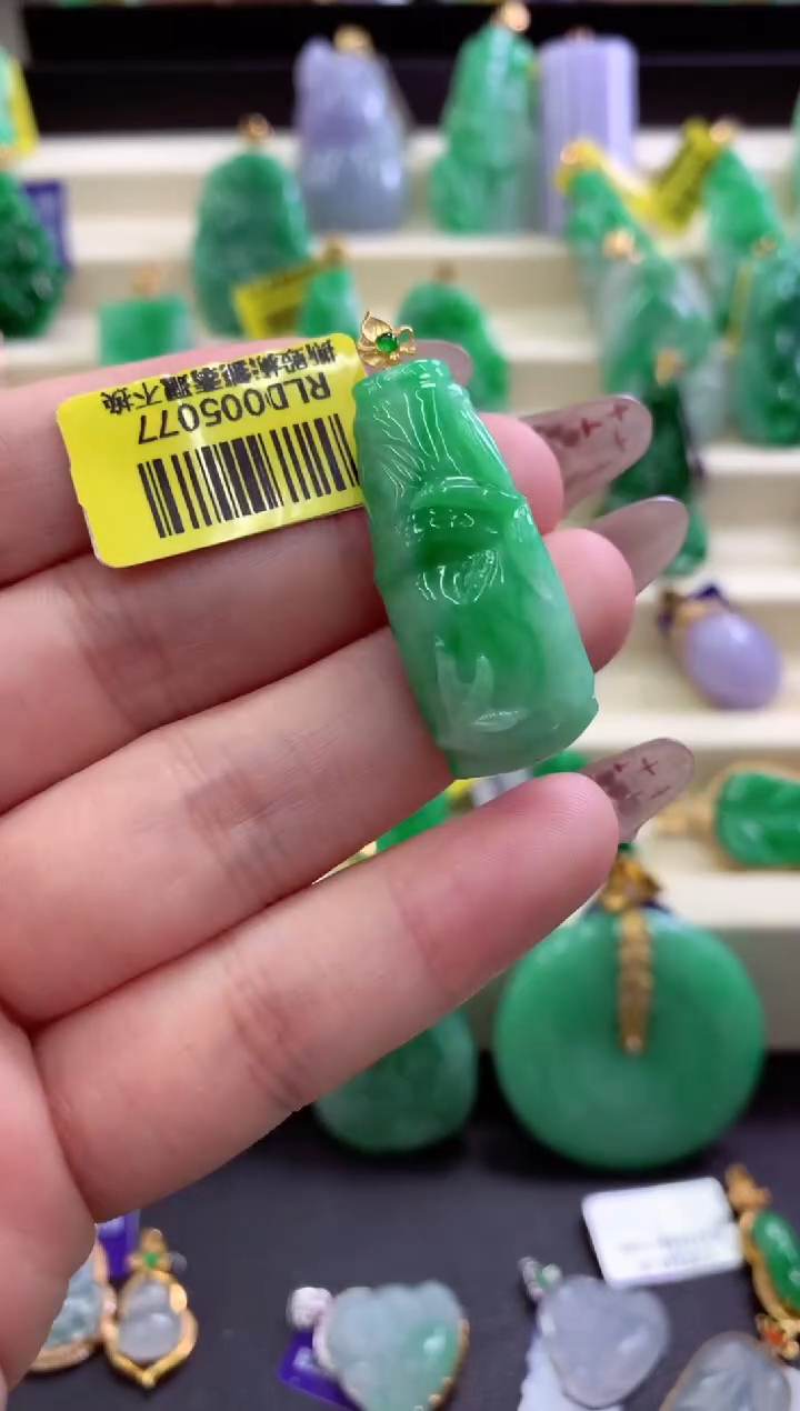 翡翠18K金镶嵌颈饰挂件