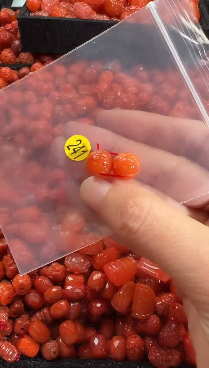 颈饰未镶嵌南红玛瑙1