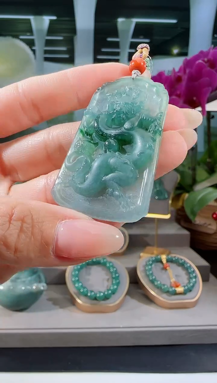 【闪购商品】翡翠吊坠(不含链)未镶嵌龙牌
