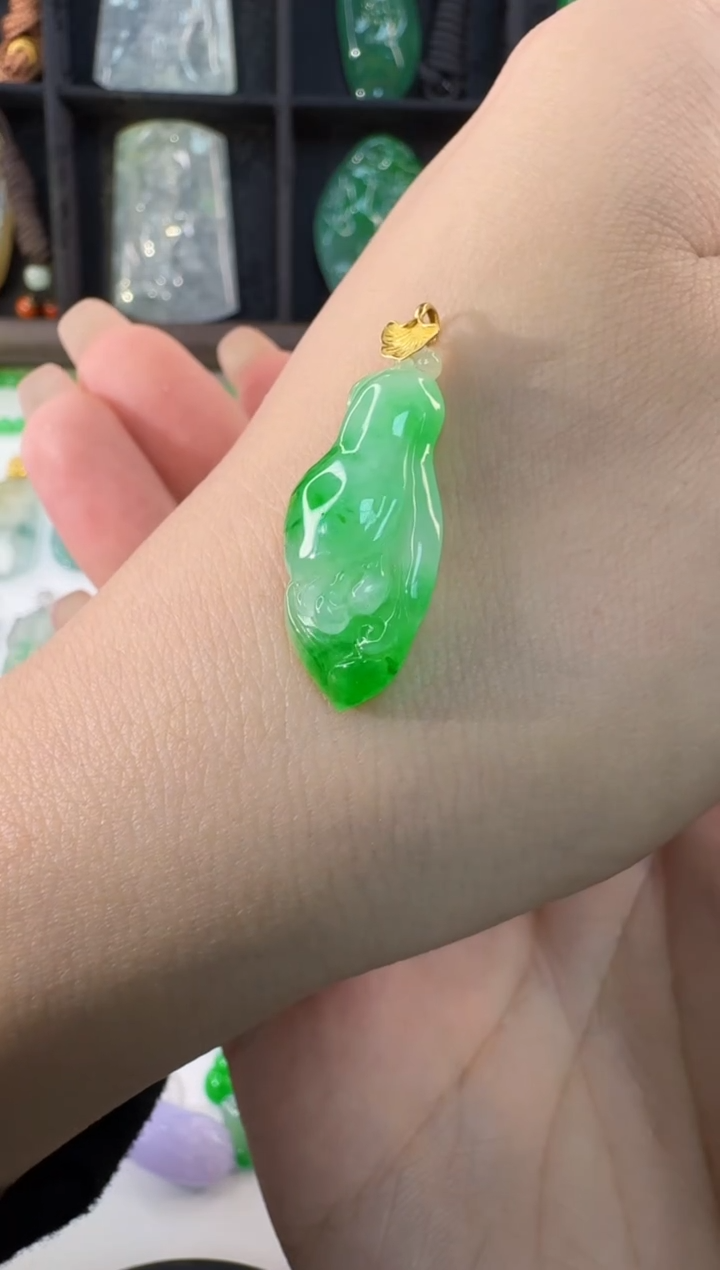 颈饰18K金镶嵌翡翠蔚**薰缅甸A货翡翠