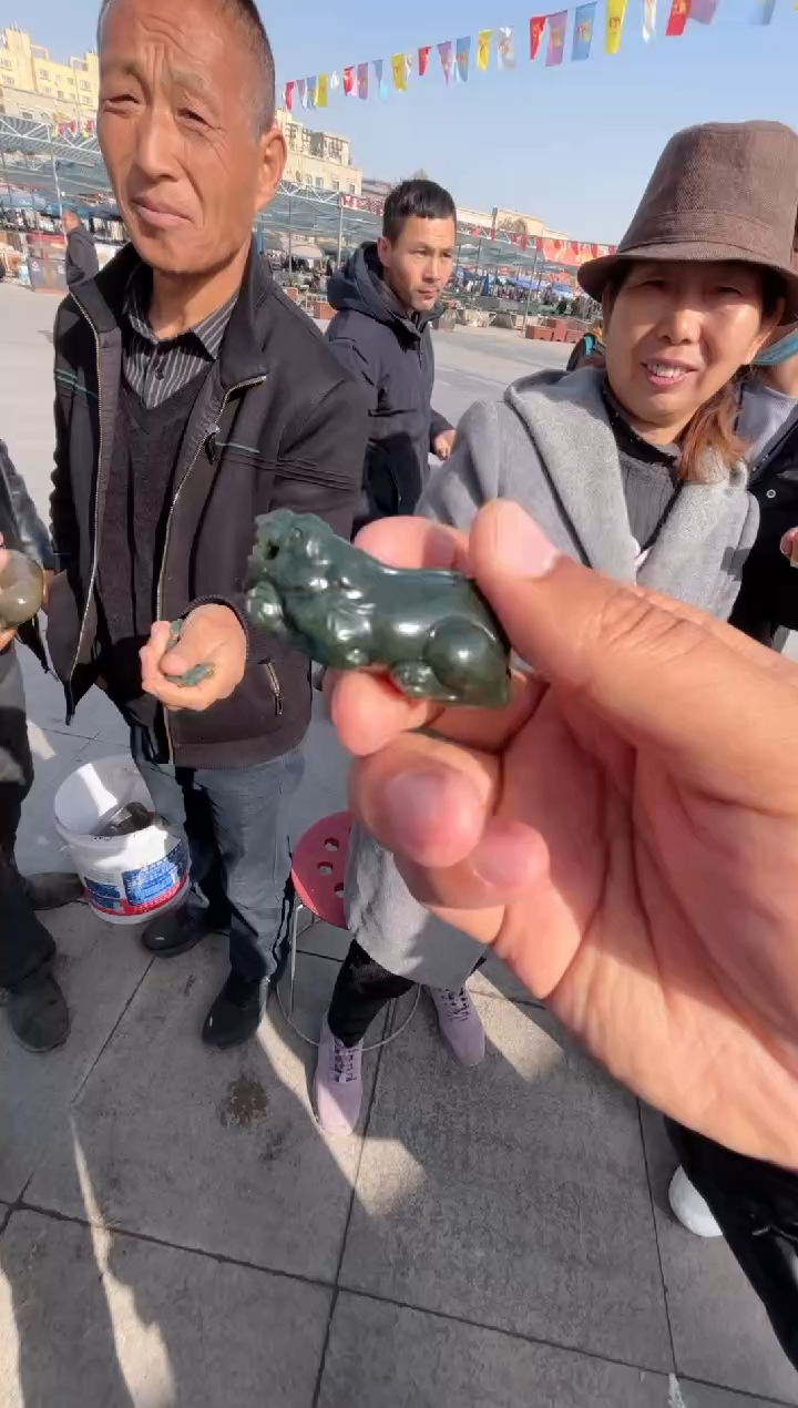 未镶嵌和田玉（糖玉）挂件和田玉