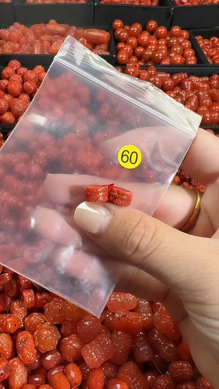 颈饰未镶嵌南红玛瑙1