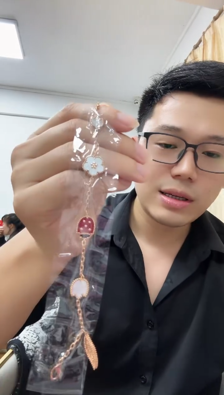 18K金镶嵌手链玛瑙/玉髓好**妮甲壳虫手链