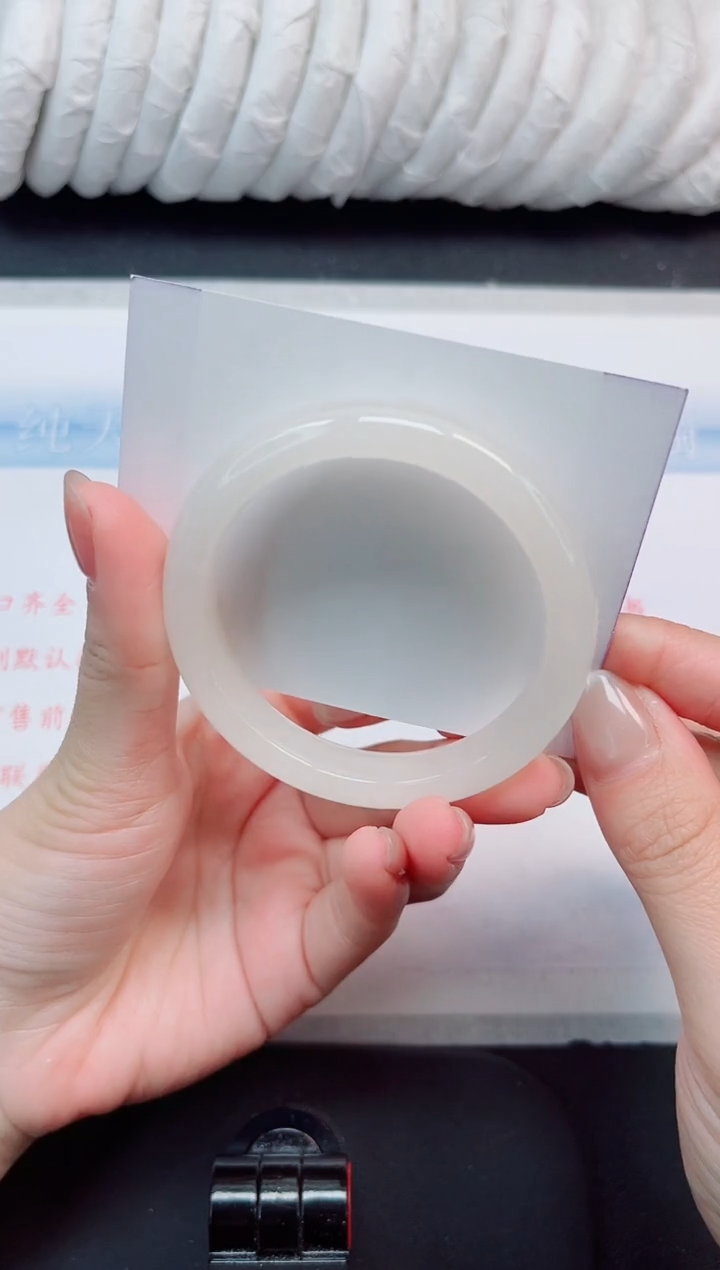 【闪购商品】石英质玉手镯未镶嵌72#52.6