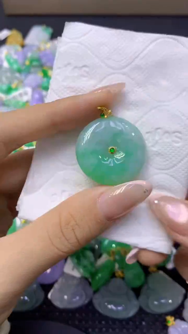 颈饰18K金镶嵌翡翠天然缅甸翡翠A货