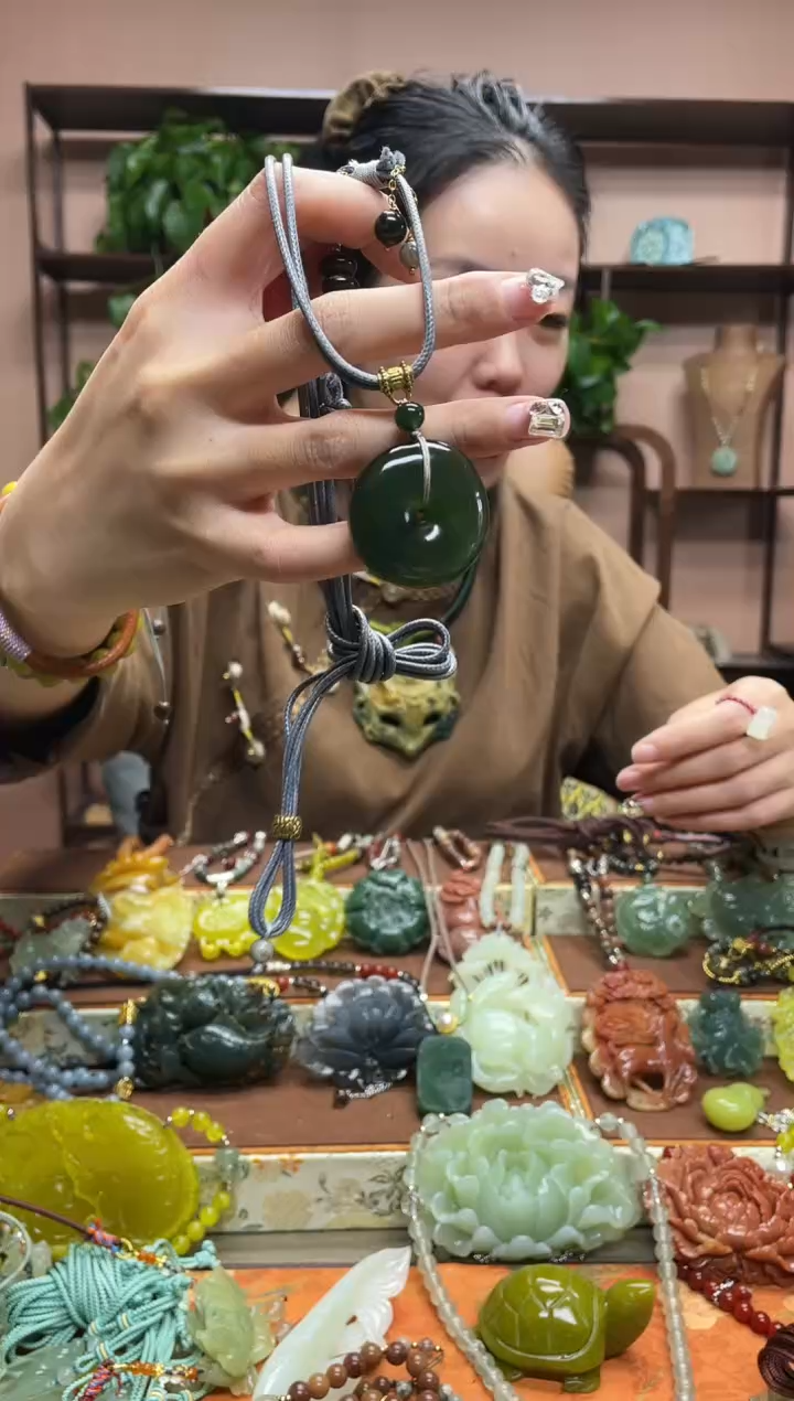 未镶嵌岫玉吊坠·