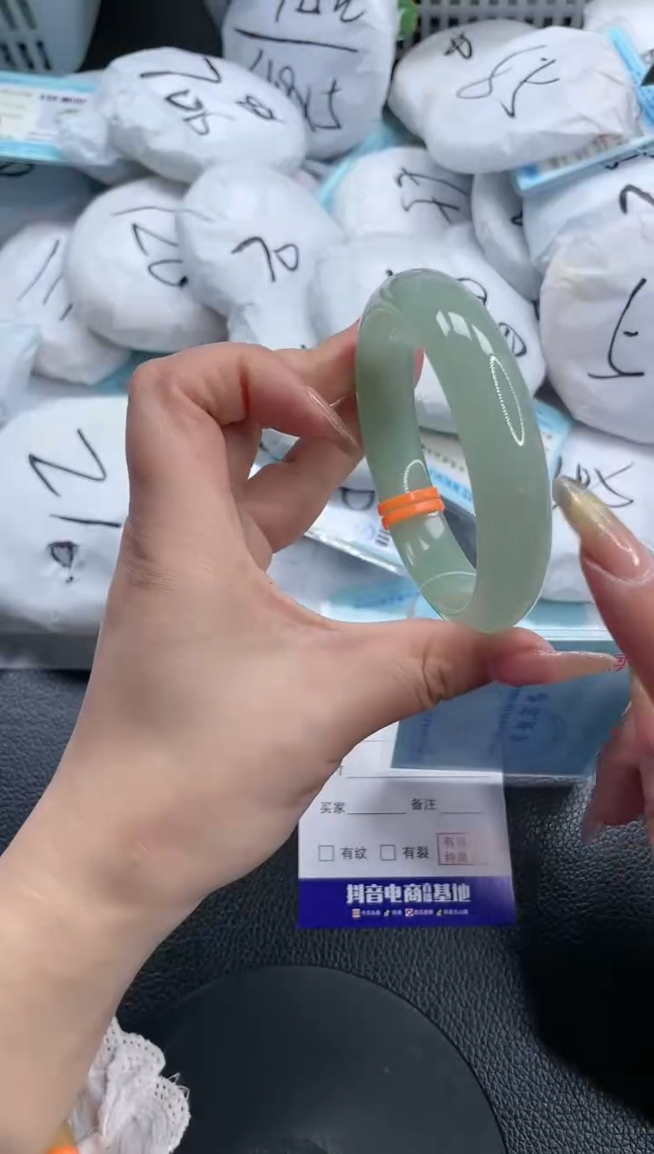 【闪购商品】石英质玉手镯未镶嵌18S193-60