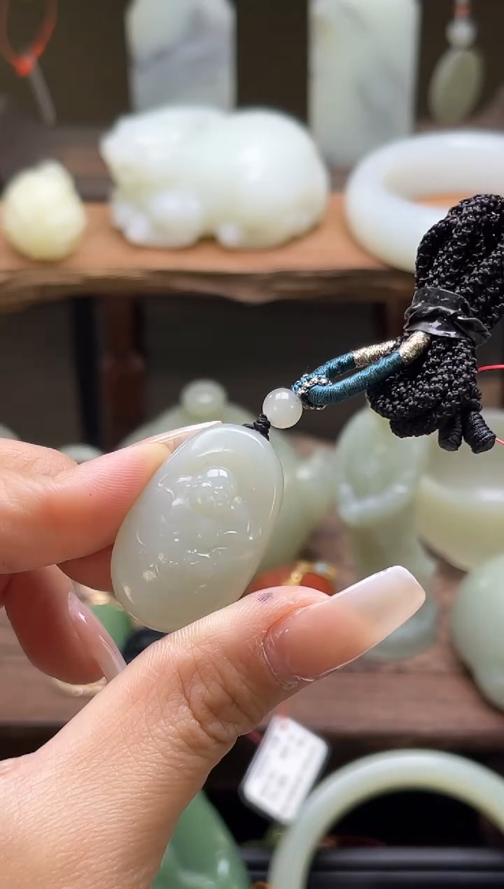 【闪购商品】和田玉吊坠未镶嵌且末青白随形佛公9006977