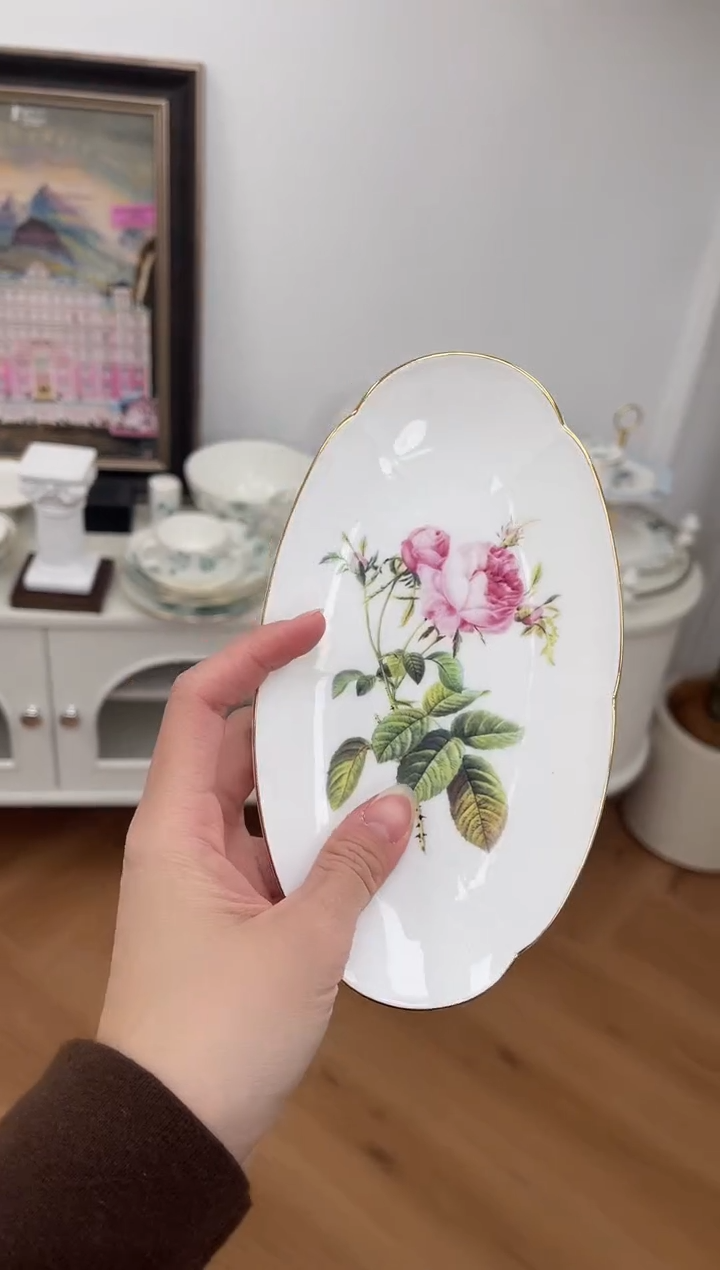 杯玫瑰高骨骨瓷椭圆盘