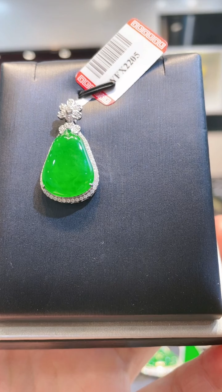 【闪购商品】翡翠颈饰18K金镶嵌A50天然A货翡翠吊坠