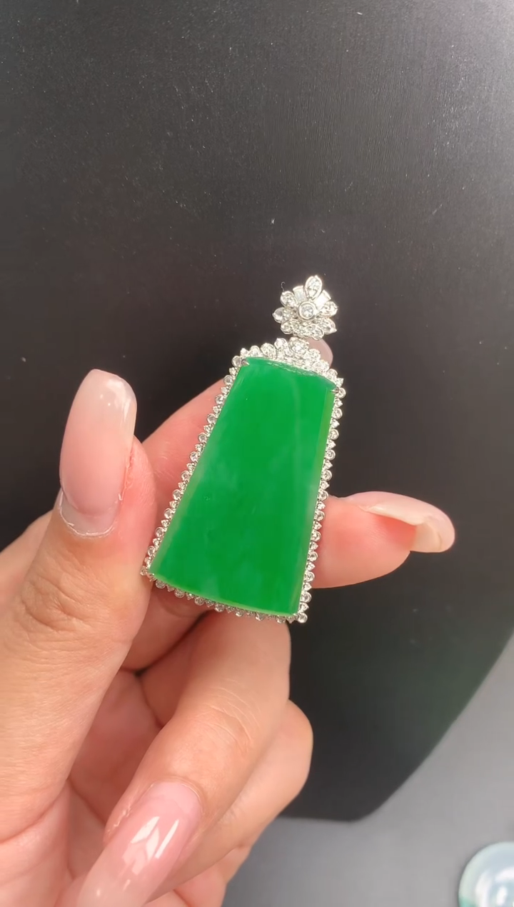 【闪购商品】翡翠颈饰18K金镶嵌无事牌