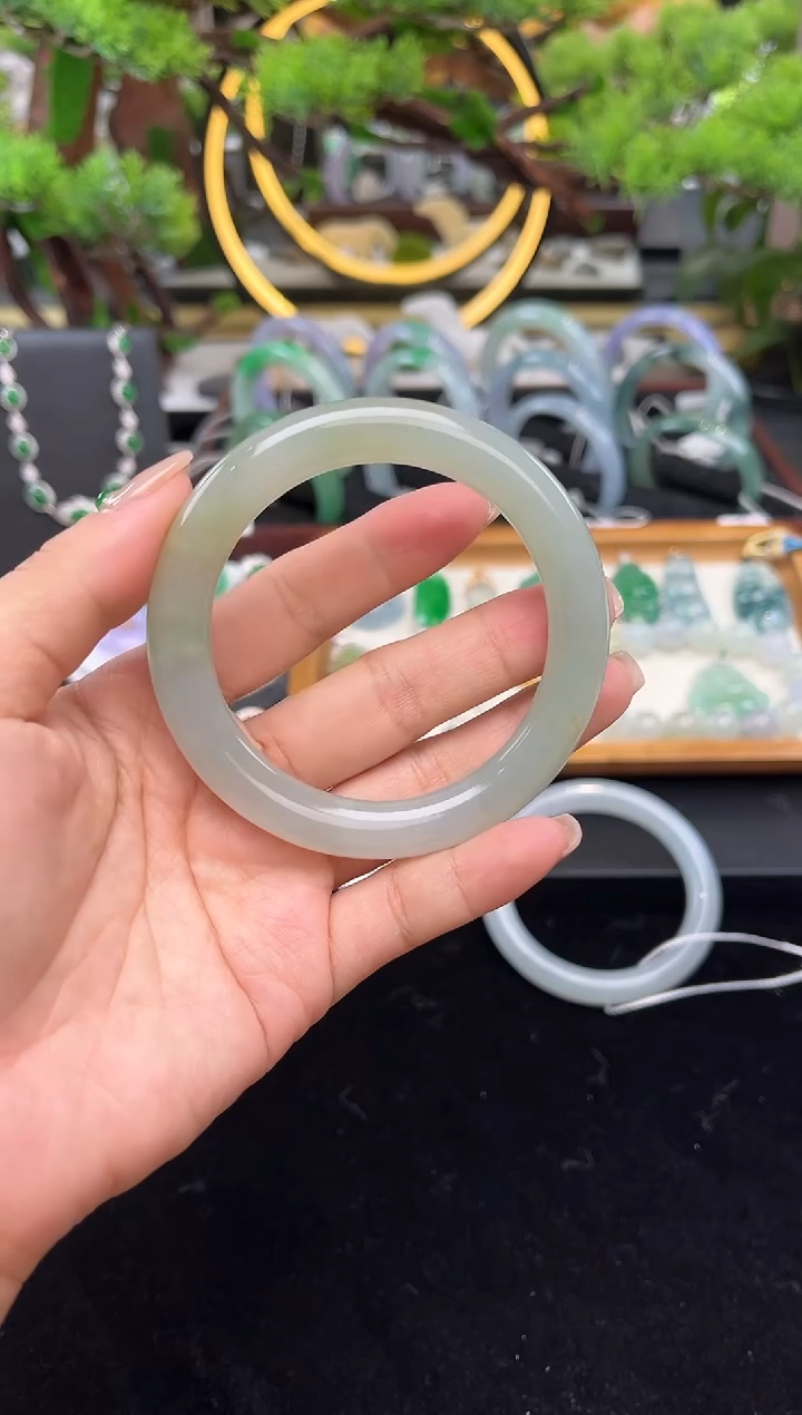 未镶嵌手镯翡翠手镯