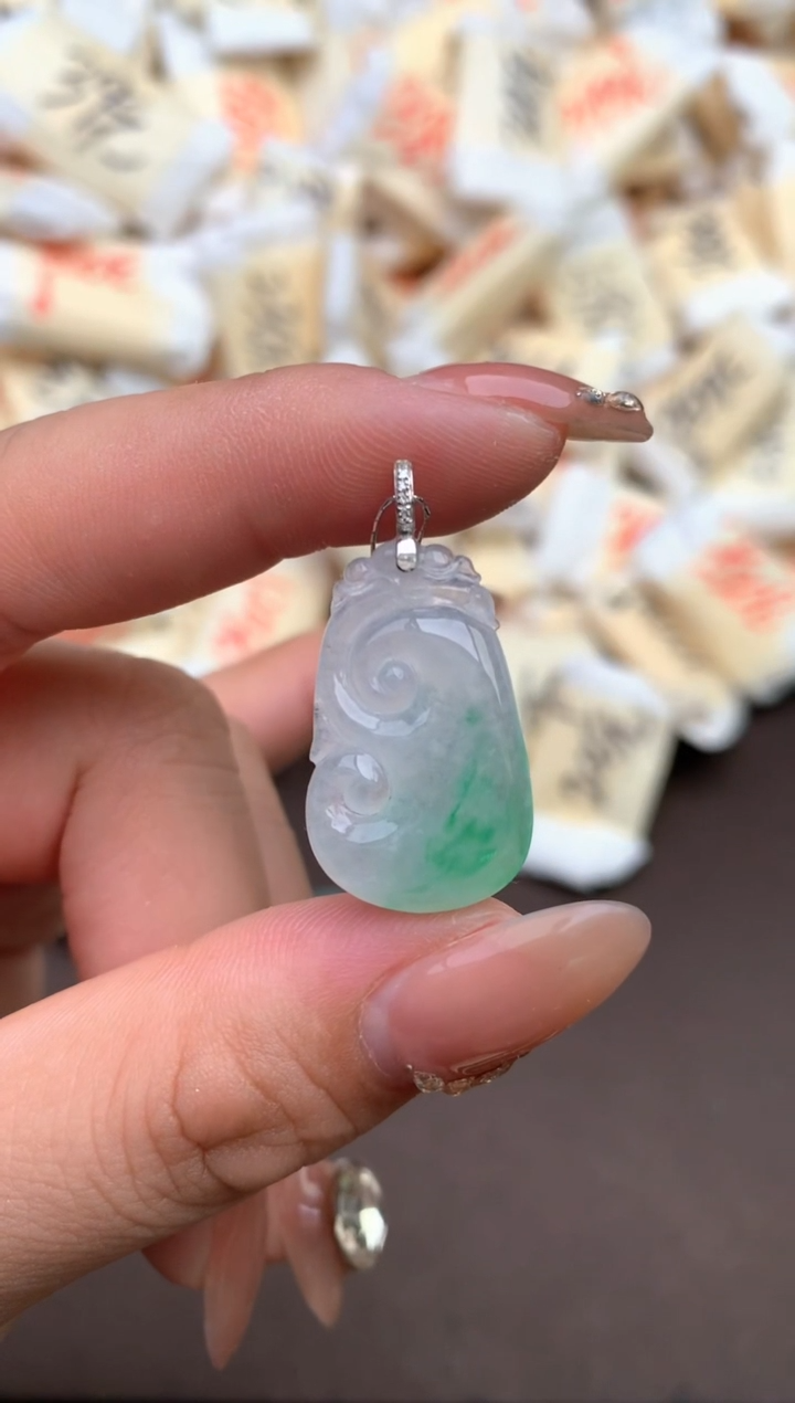 【闪购商品】翡翠18K金镶嵌颈饰—