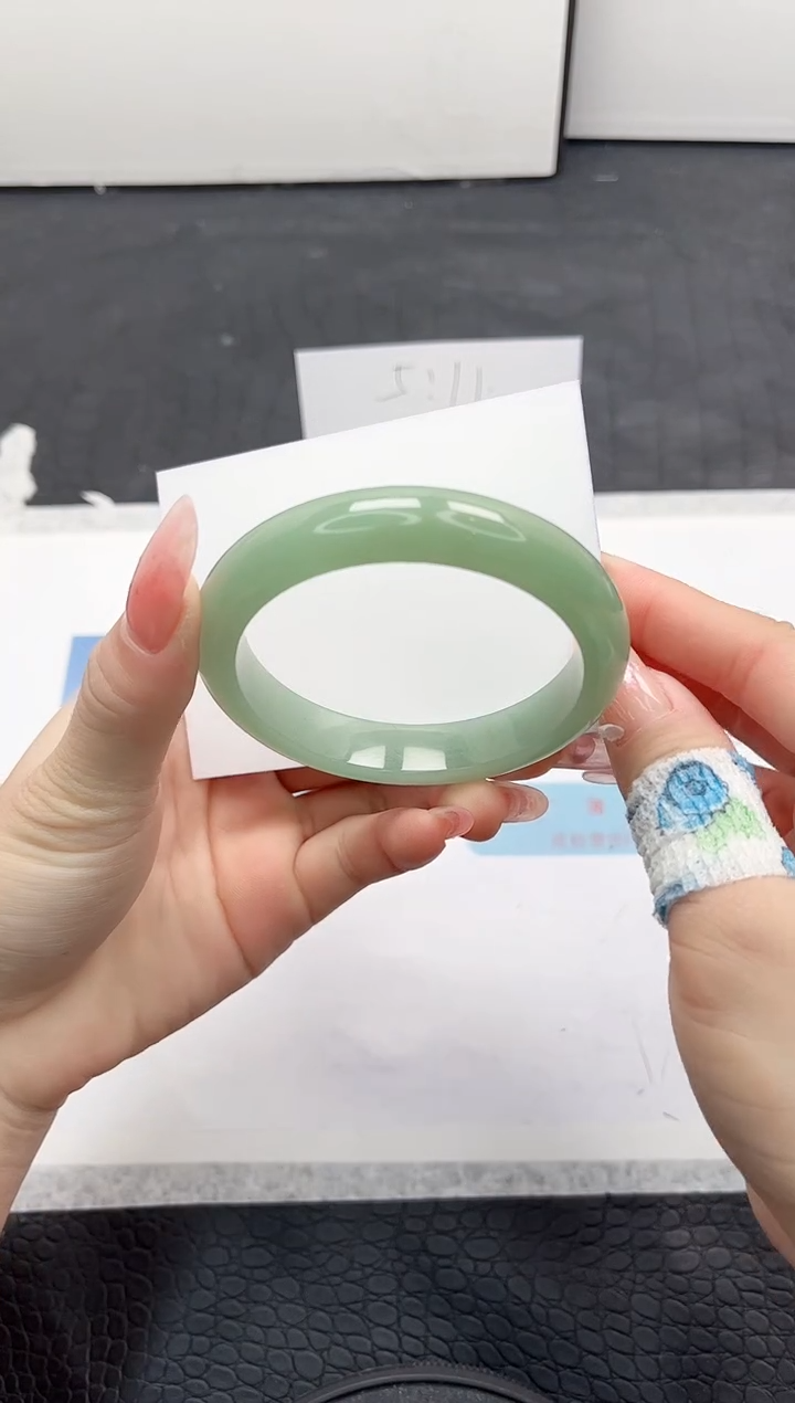 【闪购商品】石英质玉手镯未镶嵌6-55.4