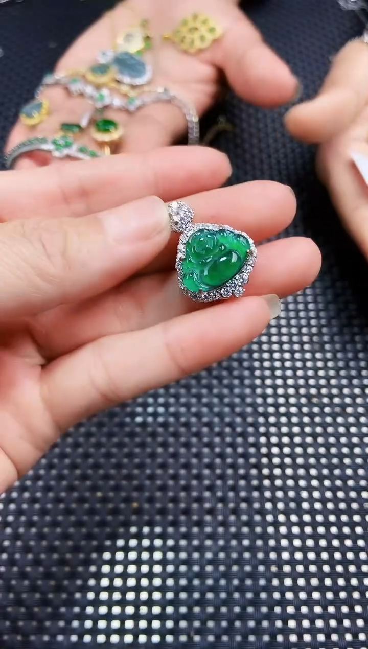 【闪购商品】翡翠颈饰未镶嵌1111111111