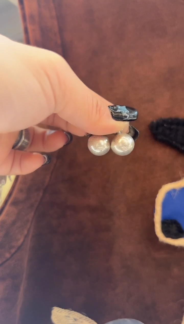 无925银白*?耳饰