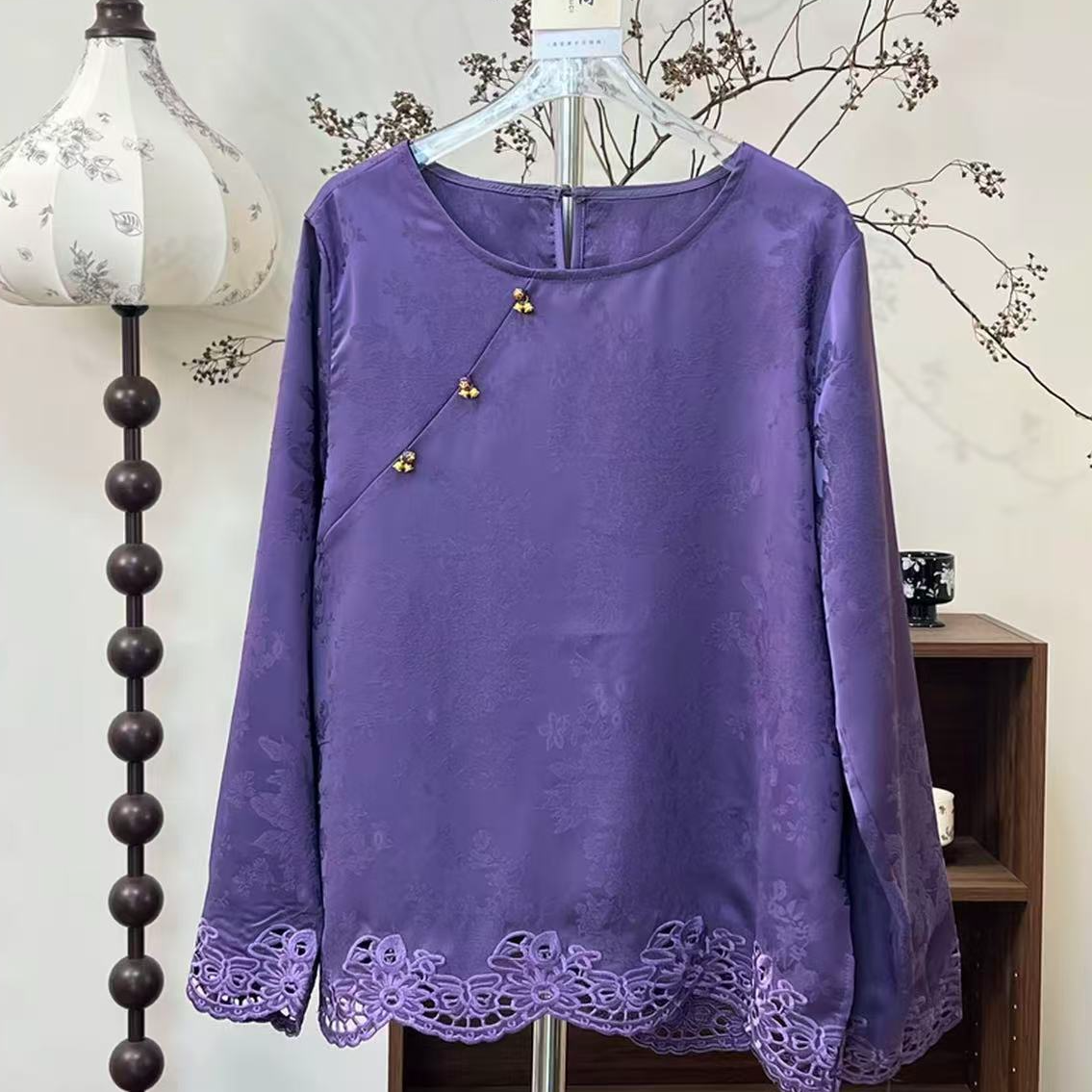 早春新款气质百搭圆领设计新中式国风小衫三色