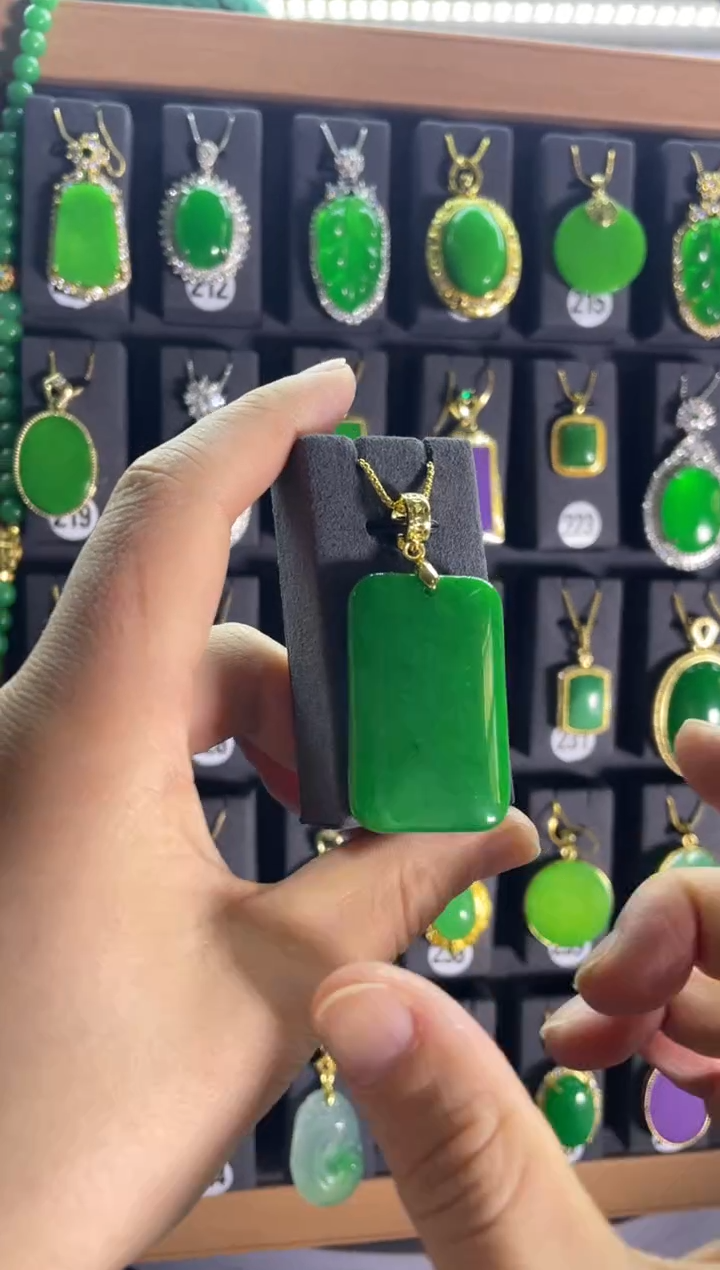 【闪购商品】翡翠耳饰银S925镶嵌241....