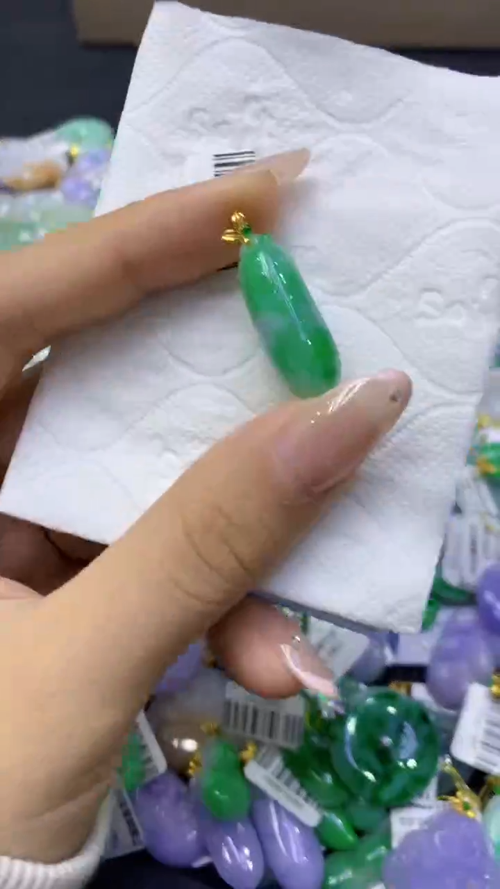 颈饰18K金镶嵌翡翠天然缅甸翡翠A货