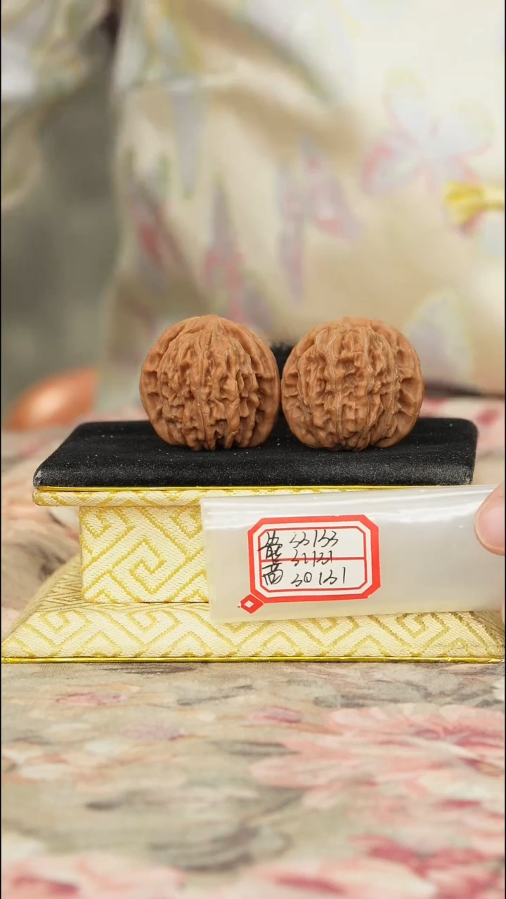 【闪购商品】文玩核桃把件一代楼