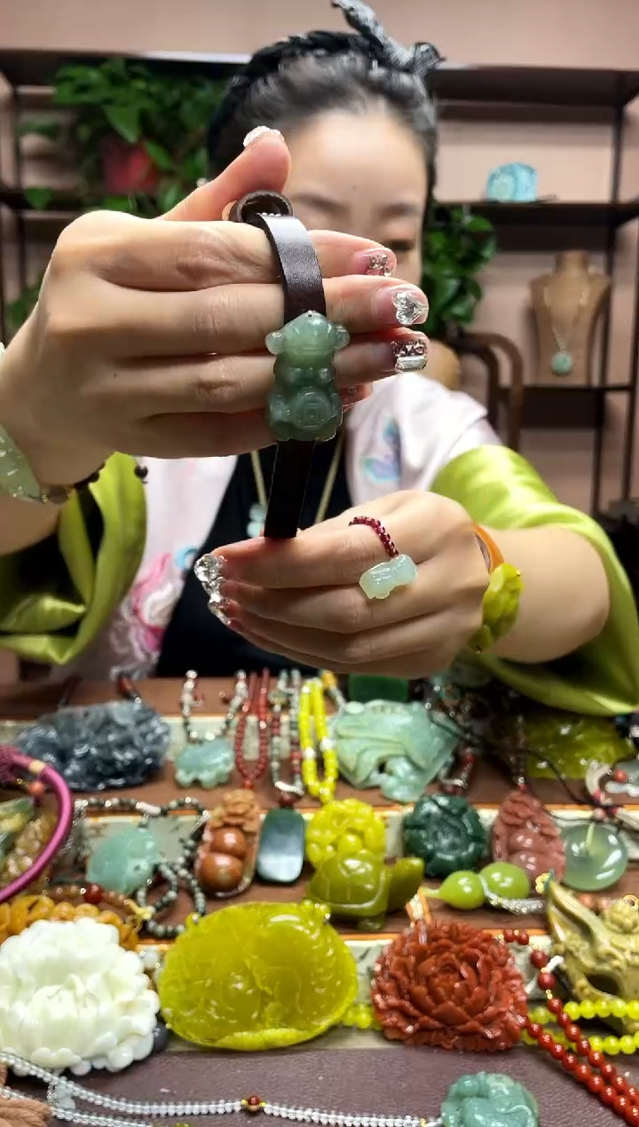 未镶嵌岫玉吊坠·