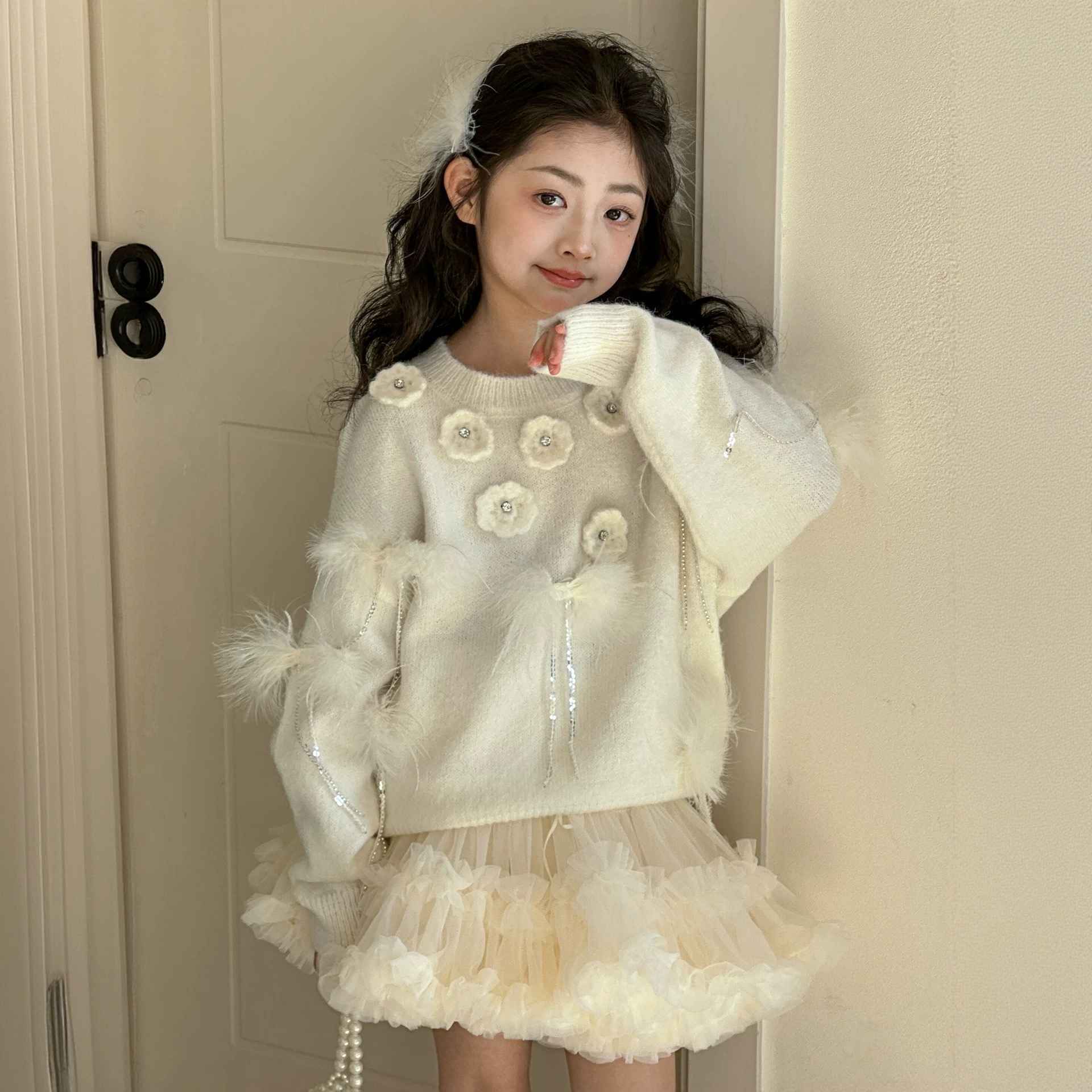 2025冬季新品中大童韩版立体花朵蝴蝶结装饰年款加厚毛衣255219