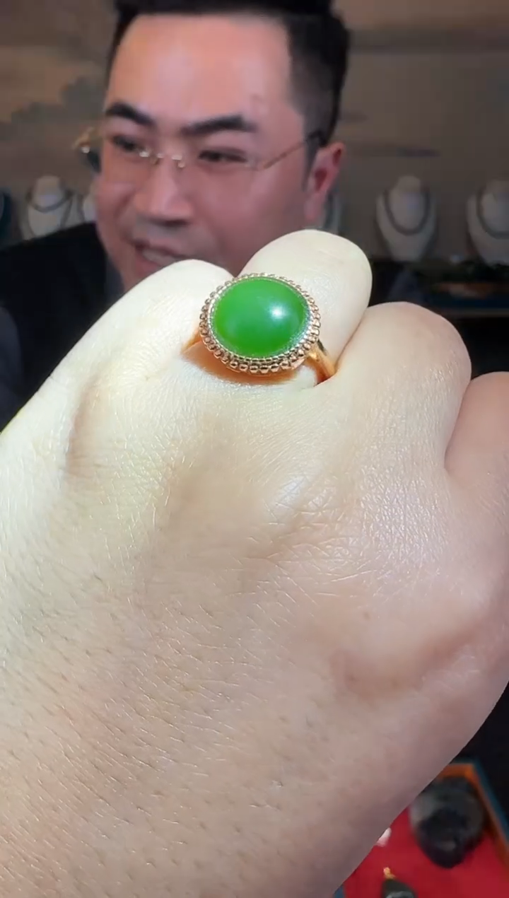 未镶嵌戒指和田玉圆蛋面