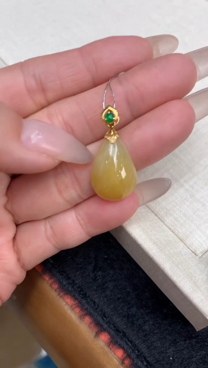 【闪购商品】翡翠颈饰18K金镶嵌水滴