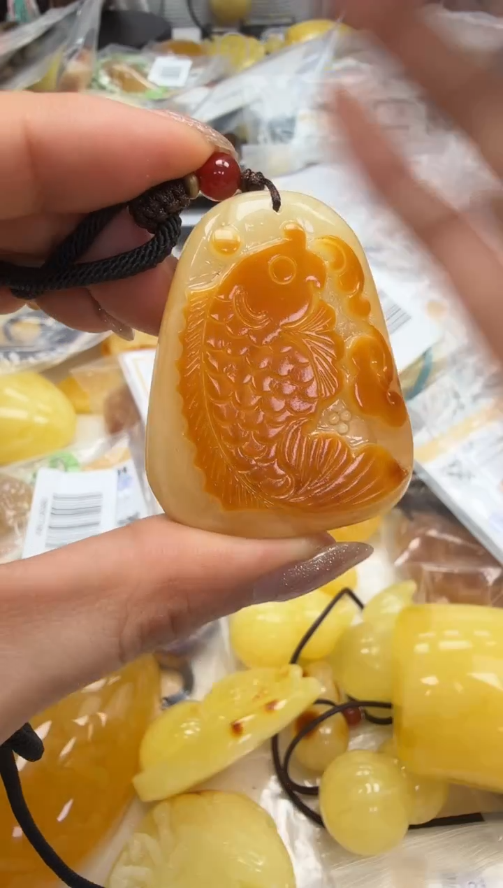 裸石琥珀未镶嵌如图