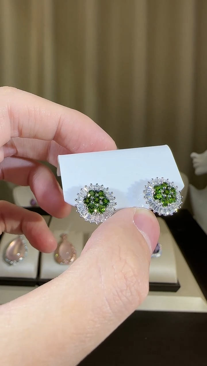 【闪购商品】透辉石耳钉银S925镶嵌设计款