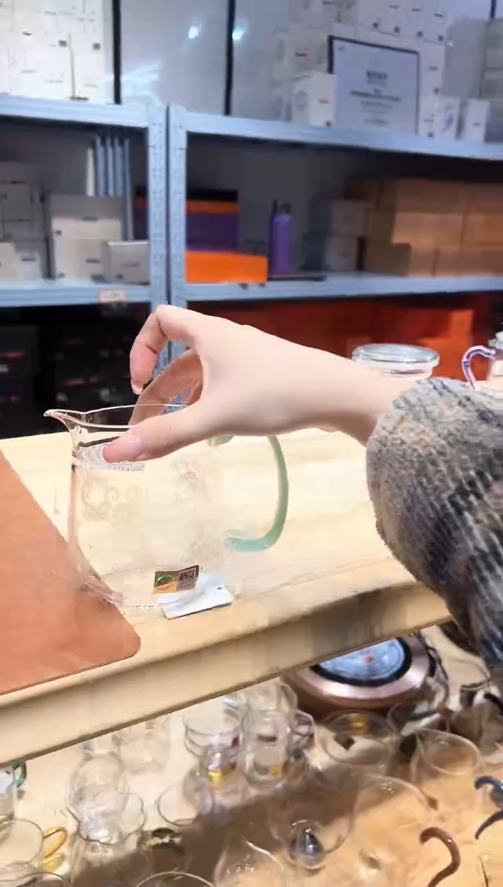 禾器瑞币纹丰然月牙款浅玉色