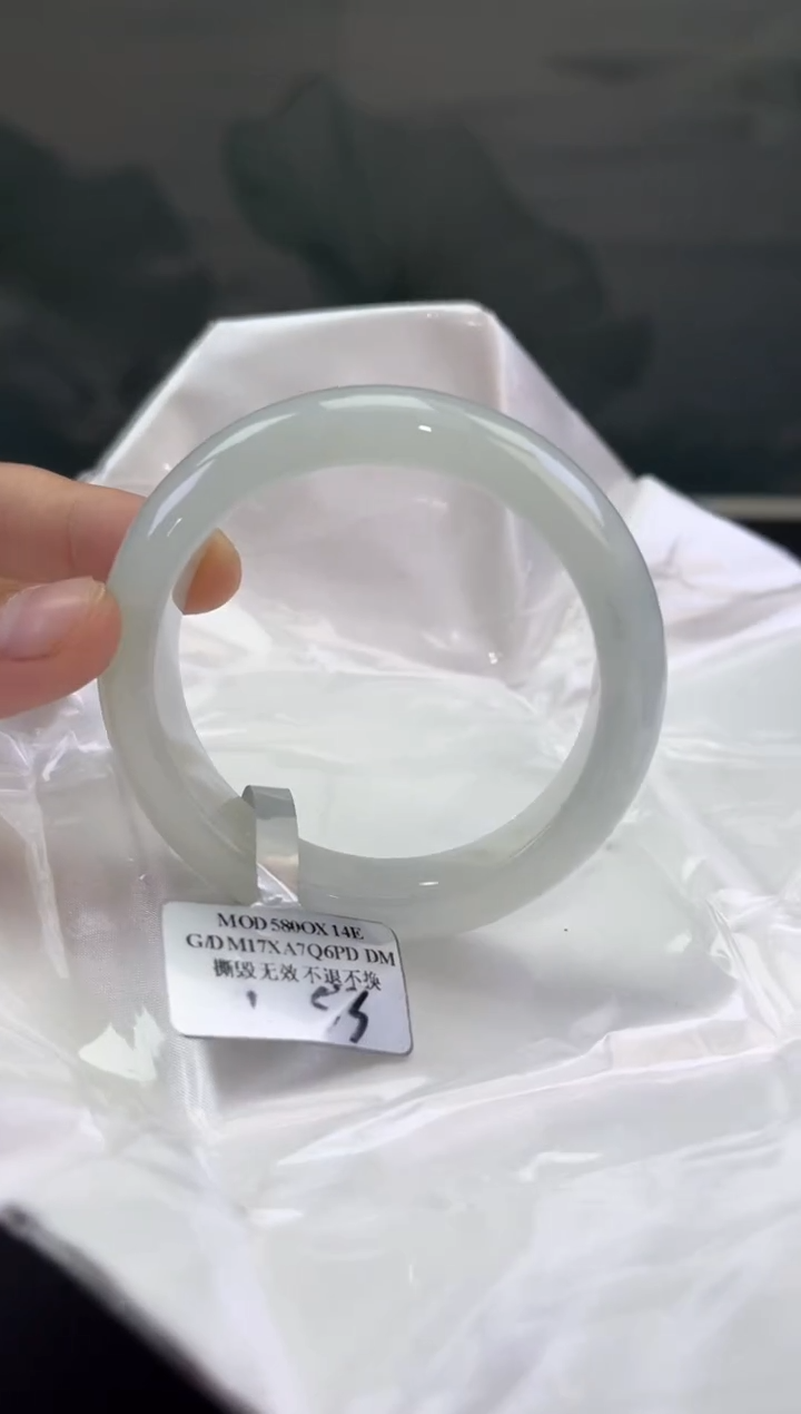 翡翠手镯未镶嵌翡翠手镯11