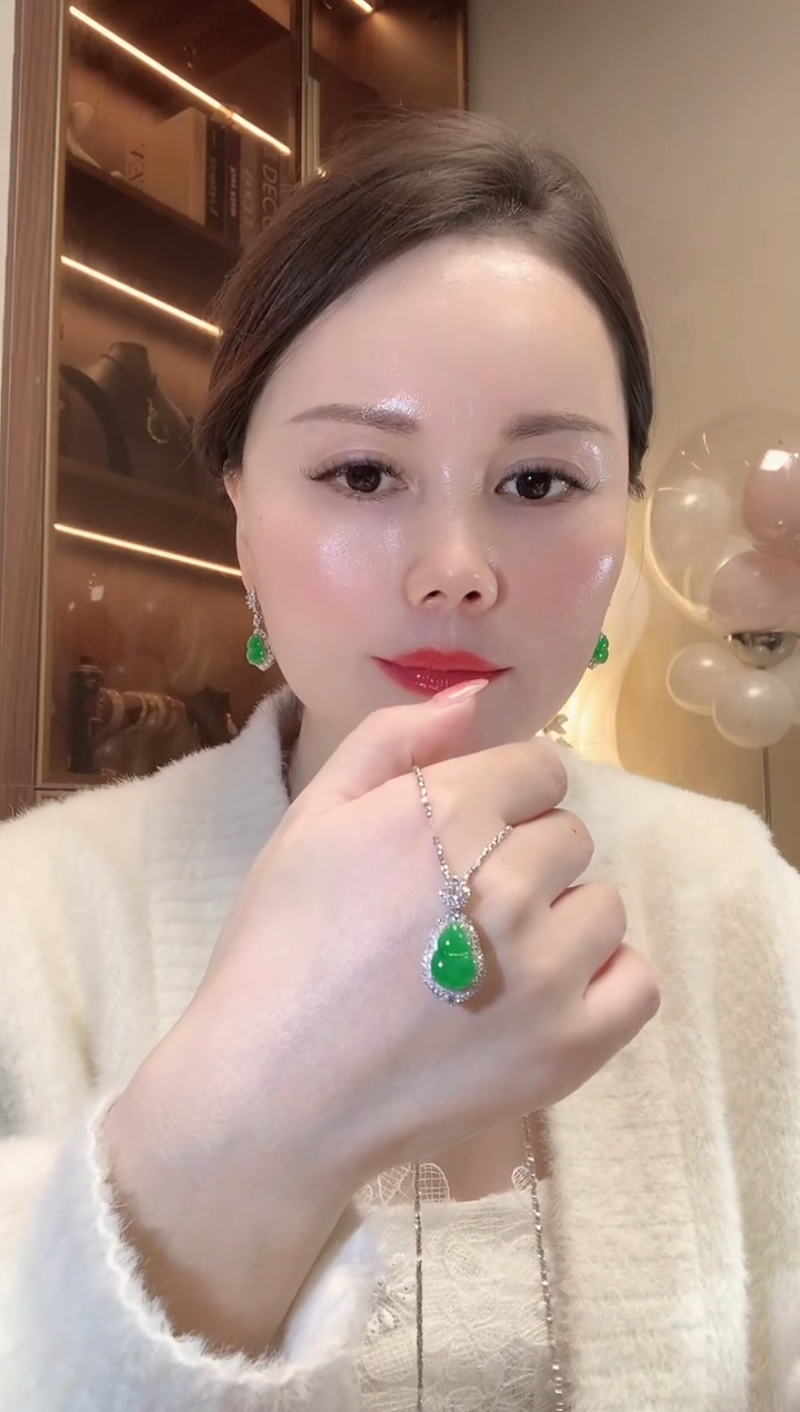 【闪购商品】翡翠吊坠(不含链)18K金镶嵌D41 