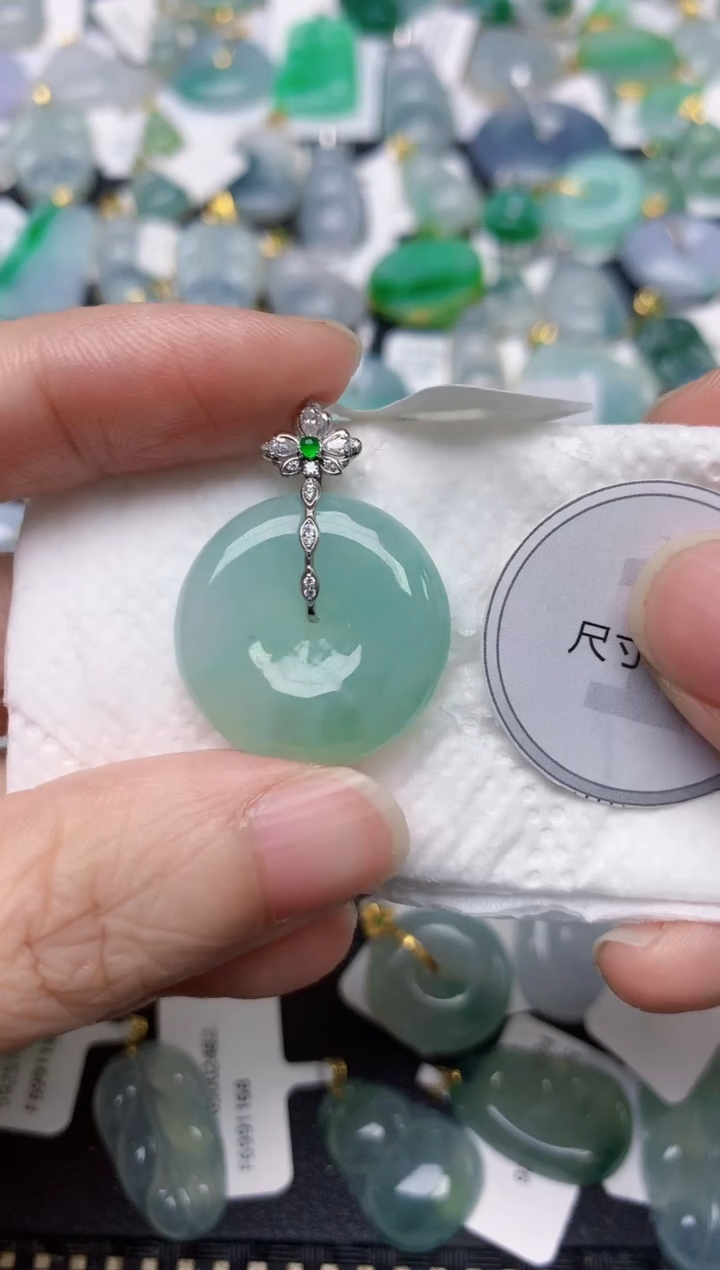 颈饰18K金镶嵌翡翠天然缅甸A货翡翠