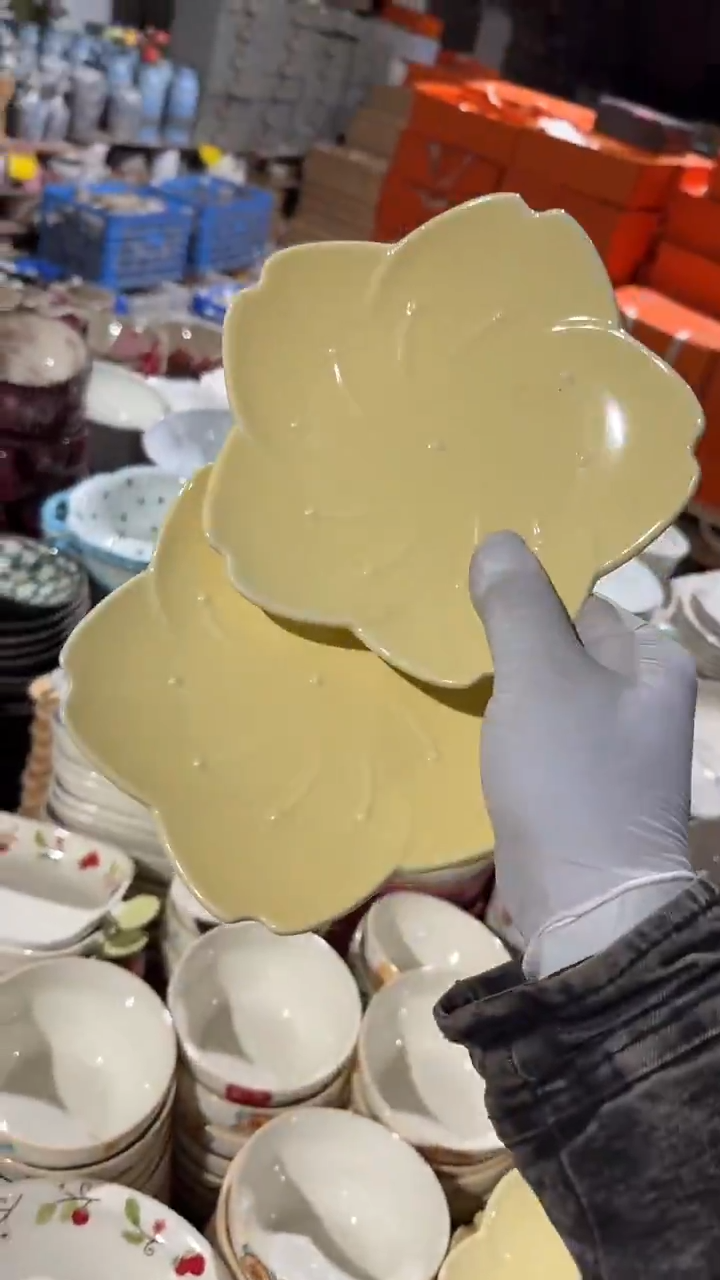 陶瓷2个花边盘微瑕 凑满20元包邮