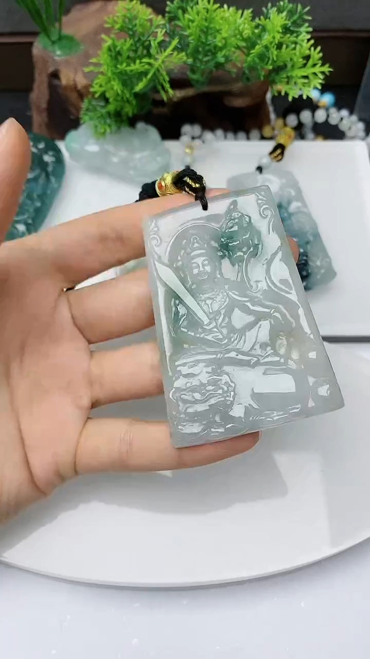 【闪购商品】翡翠颈饰未镶嵌         