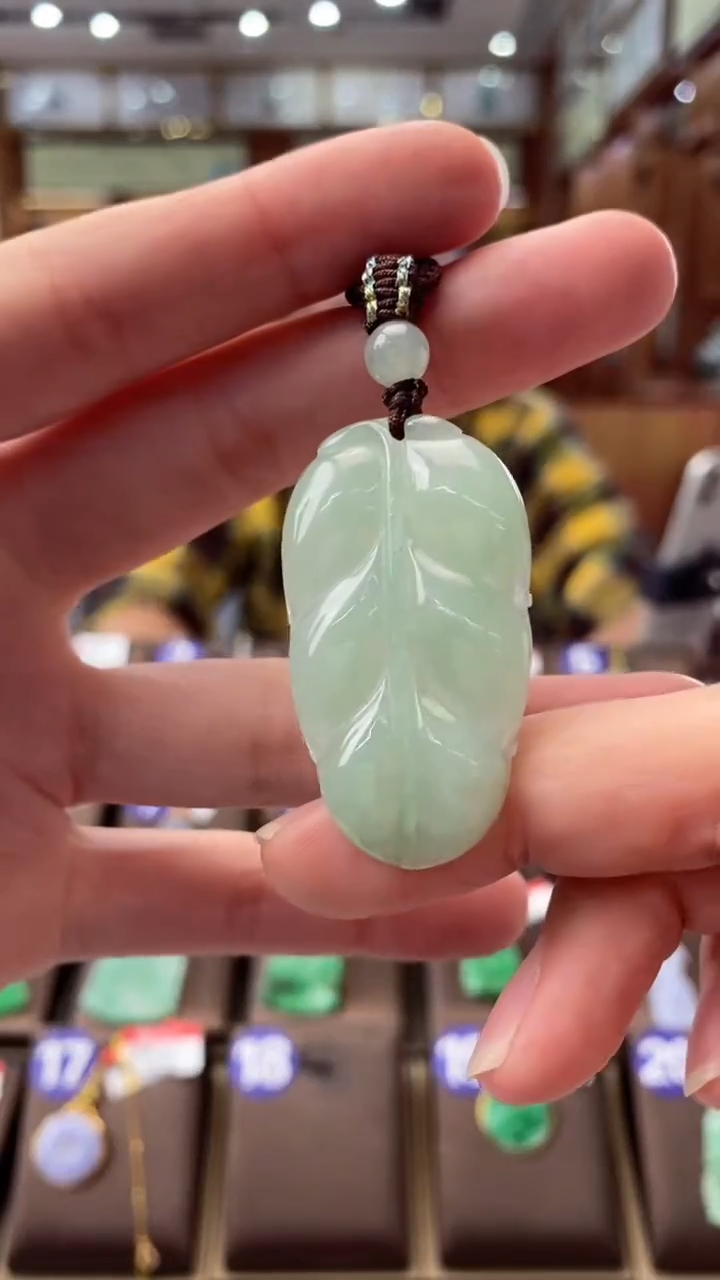 【闪购商品】翡翠颈饰未镶嵌叶子
